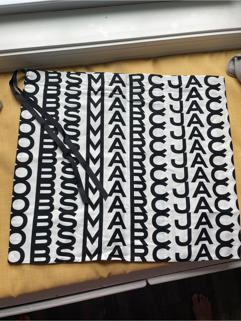Marc Jacobs White Clear PVC 'The Tote Bag' with White Trim - Picture 13 of 13